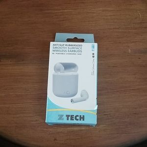 🔮 NWT- Tech  Smooth Wireless Earbuds w/ Case